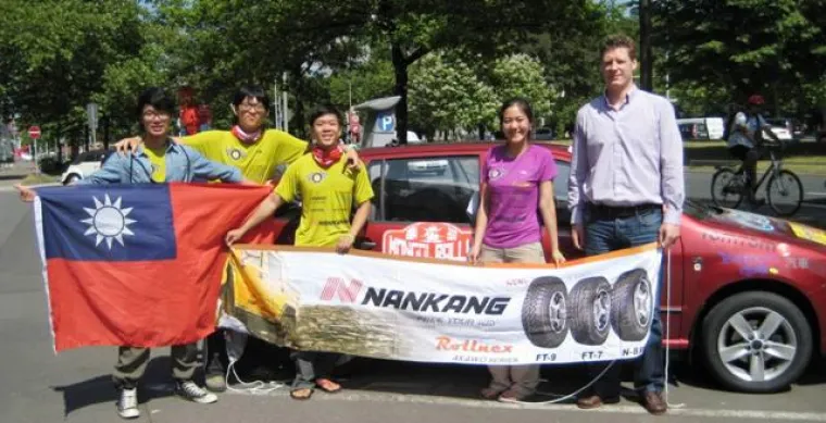 Bild: Delticom: Mongol Rallye Team “Diguarion” macht Stop over bei Delticom