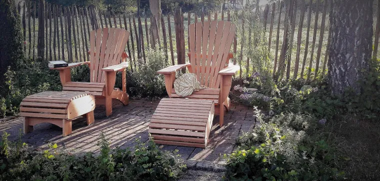 Bild: Den Frühling locken: Warum einen „Gartenstuhl“, wenn man einen Adirondack Chair haben kann?!