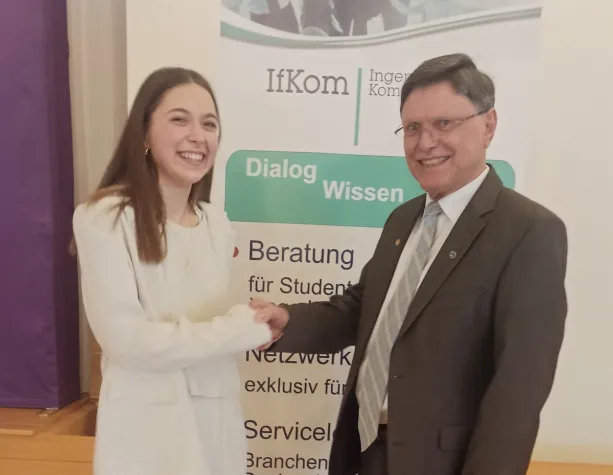 Bild: IfKom-Hochschulpreis für Lara Heidenwag an der Hochschule Esslingen