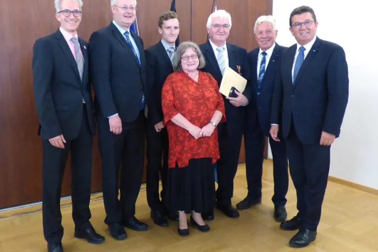 Bild: Bundesverdienstkreuz am Bande für Hans Reich