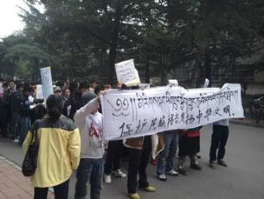 Bild: Tibetische Sprache in Gefahr, Studentenprotest an der Minderheitenuniversität in Beijing