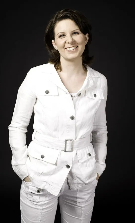 Mag.art. Beate Schreiter-Radel startet als Designerin mit eigener Schmuckkollektion durch.