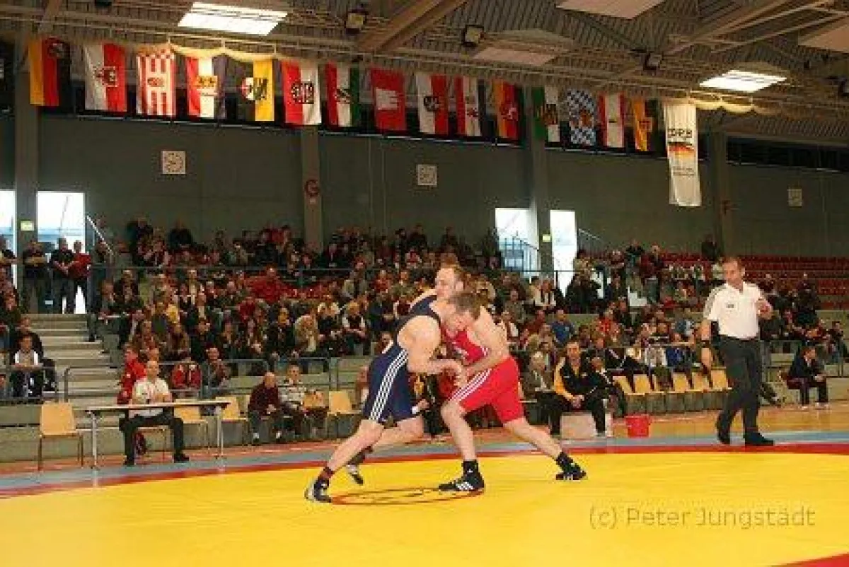 Daniel Anderson (blau) auf dem Weg zum 3. Platz während der Deutschen Meisterschaft 2008 in Duisdorf