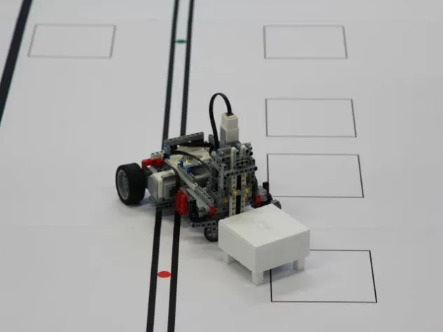 Roboter-Wettbewerb der GfSE an der Hochschule Pforzheim Bild: Roboter-Wettbewerb der GfSE an der Hochschule Pforzheim