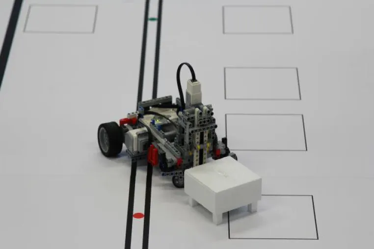 Bild: Roboter-Wettbewerb der GfSE an der Hochschule Pforzheim