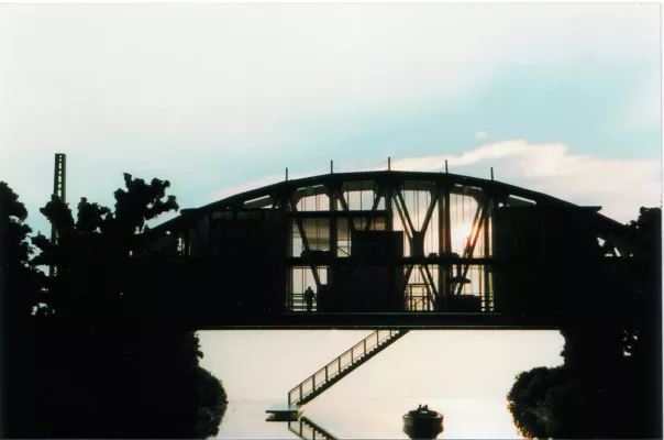 Traum vom Wohnen über dem Wasser ausgezeichnet Bild: Traum vom Wohnen über dem Wasser ausgezeichnet