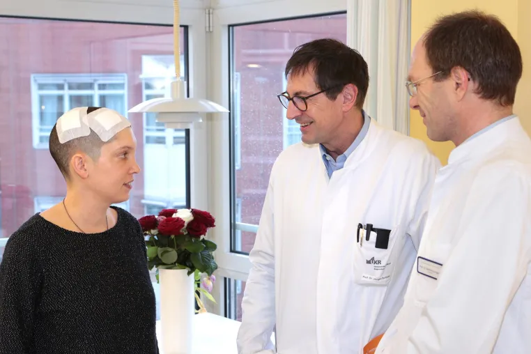 Bild: Die erste Patientin: neuer Hirnschrittmacher lässt hoffen