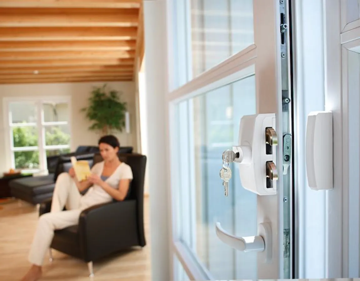 Doppelt hält besser: mechatronischer Schutz für Fenster und Türen. Quelle: ABUS