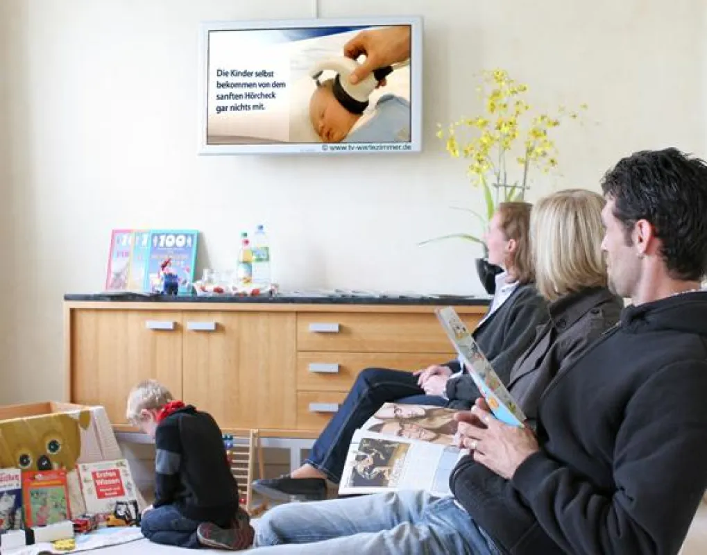 TV-Wartezimmer sorgt für Patienten-Aufklärung mit dem Informationsfilm Neugeborenen-Hörscreening