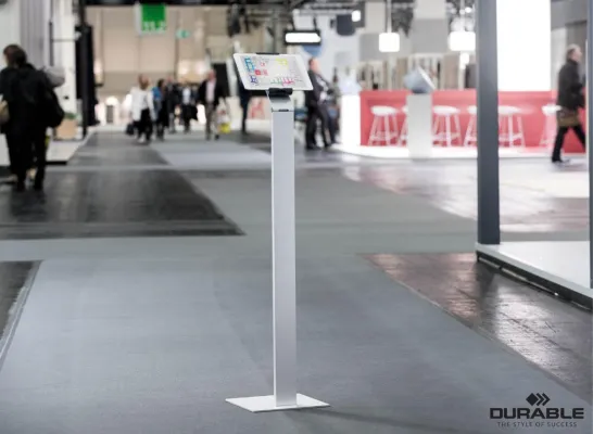 Bild: Fest verankert und vielseitig aufgestellt mit Tablet Bodenständern