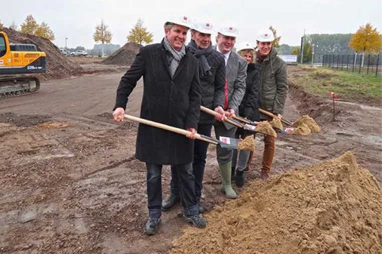 Bild: Presseinformation: Der Grundstein für das Comfort Hotel Monheim am Rhein ist gelegt