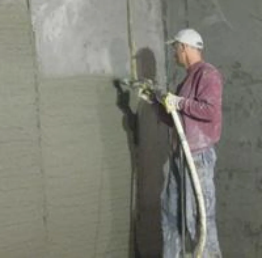 epasit Spritzmörtel wird aufgebracht