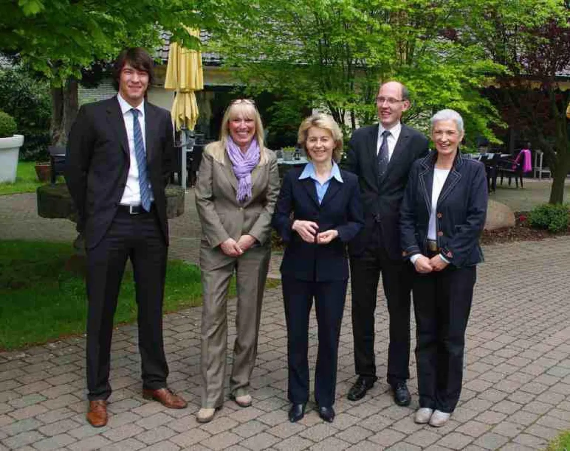 Moritz Mintrop (1.v.l.) und Maria Mintrop (1.v.r.) freuten sich über den Besuch von Bundesarbeitsmin