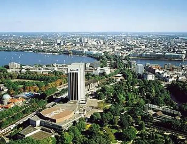 Bild: Rendezvous mit dem Mann im Mond - hotels.com macht mondsüchtig