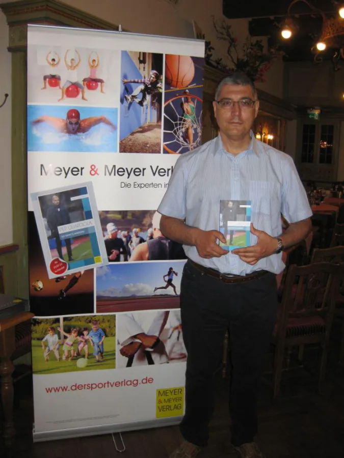 Miguel Angel Violán präsentiert sein Buch 