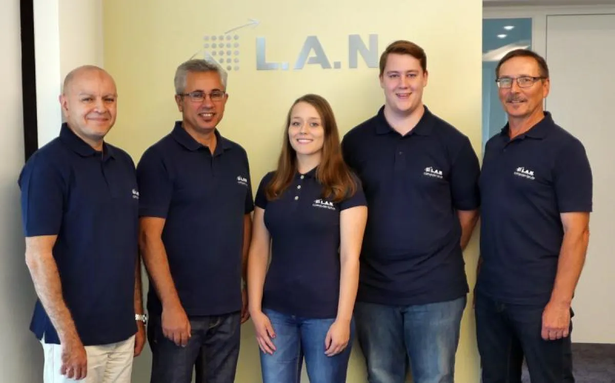 Die Geschäftsführung mit den neuen Auszubildenden