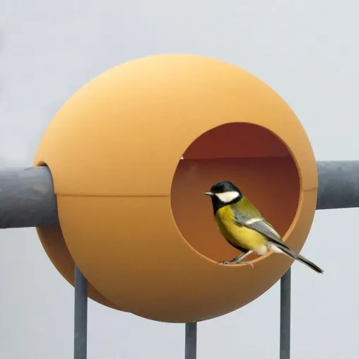 ballcony: Design Accessoires für das Balkongeländer (Vogelhaus, Pflanzbehälter, Solarleuchte) von rephorm Bild: ballcony: Design Accessoires für das Balkongeländer (Vogelhaus, Pflanzbehälter, Solarleuchte) von rephorm