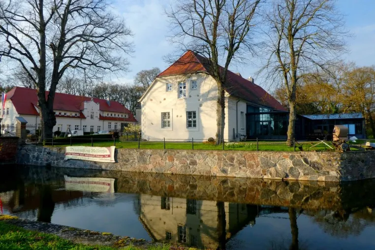 Bild: Neues erleben im Mai auf Wasserschloss Mellenthin