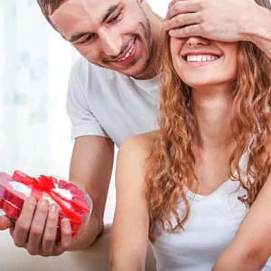 Geschenkideen und Erlebnistipps zum Valentinstag © chesterF - Fotolia