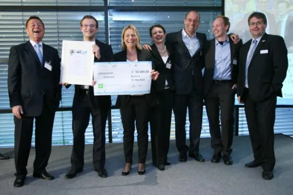 artistravel, der Spezialist für Malreisen gewinnt den zweiten Platz beim Bochumer Gründerwettbewerb Bild: artistravel, der Spezialist für Malreisen gewinnt den zweiten Platz beim Bochumer Gründerwettbewerb