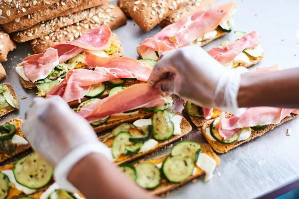 Bild: Healthy Fast Food aus Belgien: EXKi eröffnet erstes Restaurant in Deutschland