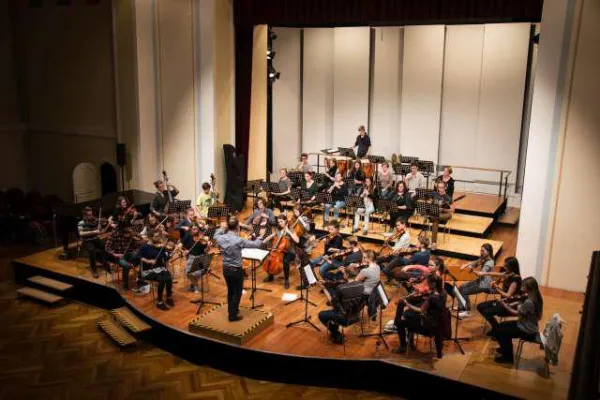 Bild: Traditionskonzert der KBSinfonietta rückt junge Musiktalente in den Mittelpunkt