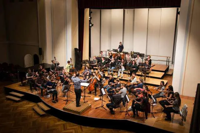 Traditionskonzert der KBSinfonietta rückt junge Musiktalente in den Mittelpunkt Bild: Traditionskonzert der KBSinfonietta rückt junge Musiktalente in den Mittelpunkt