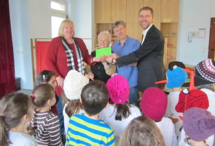 Bild: 330 Euro Spende an Kita in Berlin-Haselhorst übergeben