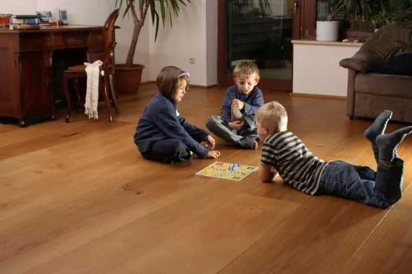 Bild: Die exklusive Massivholzdiele Waldilla®- die Walddiele kommt ins Fernsehen