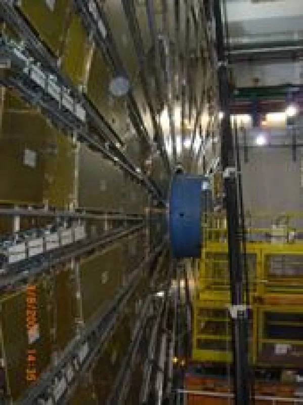 Gigantische Teilchenbeschleuniger und ihre Detektoren (im Bild der im Bau befindliche ATLAS Detektor) leisten einen wesentlichen Beitrag zum besseren Verständnis was unsere Welt zusammenhält.
