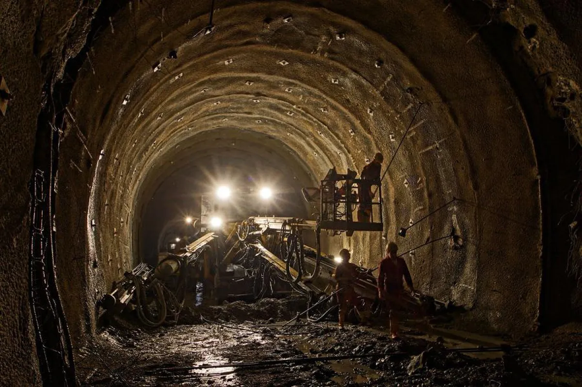 Arbeiten im Erkundungsstollen Innsbruck-Ahrental, © Brenner Basistunnel BBT SE, Abdruck honorarfrei