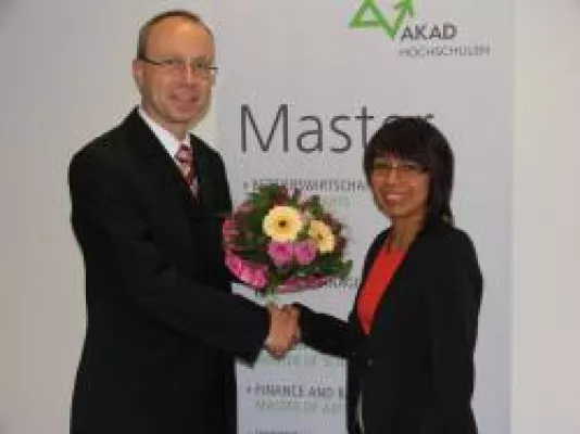 Bild: DAAD-Preis der AKAD Hochschule Leipzig für Fabiola Bermudez-Elsinger
