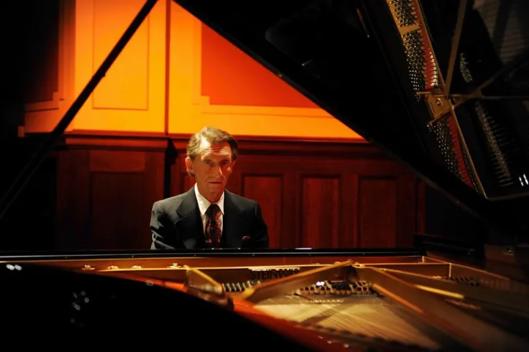 Bild: WELTSTAR IN REGENSBURG - DER LEGENDÄRE AUSNAHMEPIANIST JOSEF BULVA AM 11. NOVEMBER 2011 IM WOLFGANGSAAL