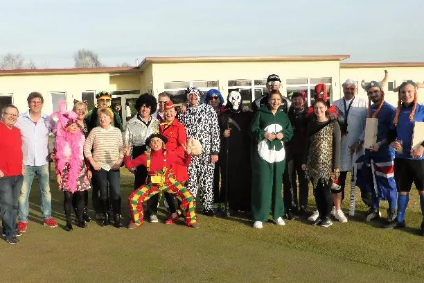 Bild: Kein Turnier für kostümscheue Golfer