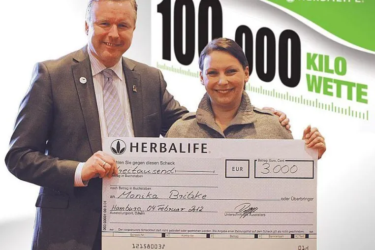 Siegreich beim großen Finale: Hamburgerin gewinnt die 100.000-Kilo-Wette von Herbalife und bekommt 3.000 Euro Bild: Siegreich beim großen Finale: Hamburgerin gewinnt die 100.000-Kilo-Wette von Herbalife und bekommt 3.000 Euro