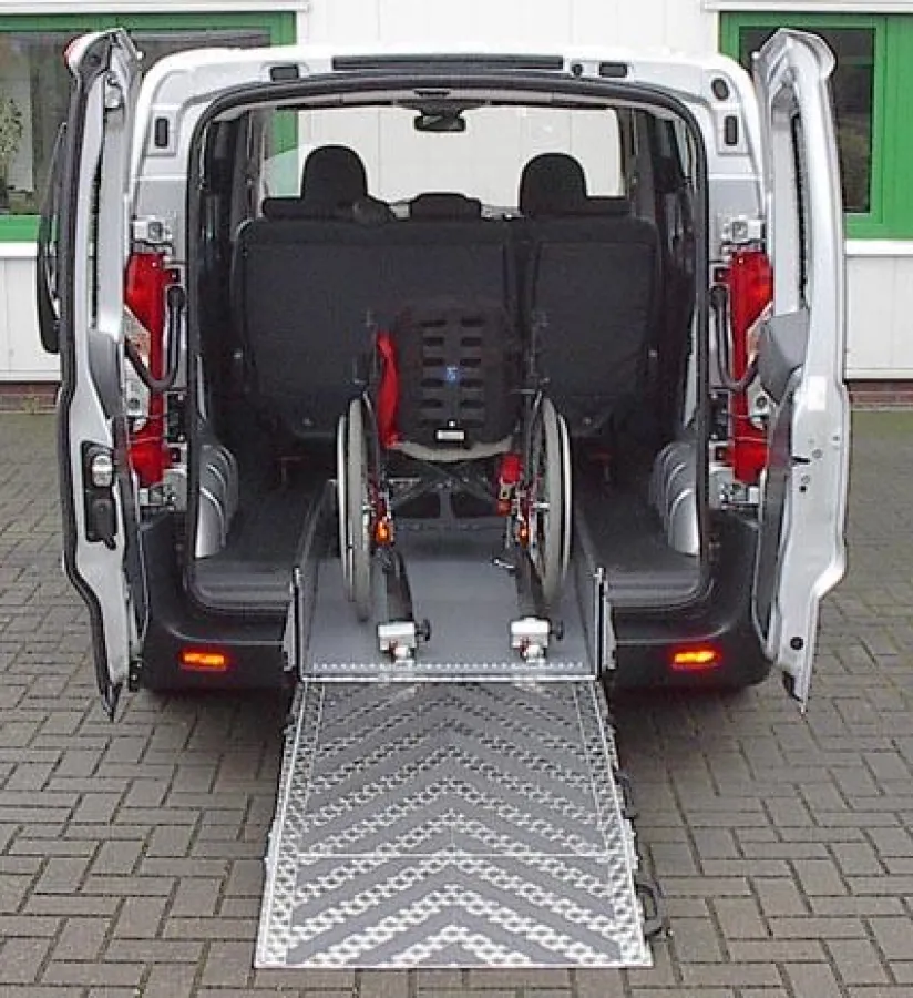 Citroen Jumpy, Fiat Scudo, Peugeot Expert umgerüstet zum Behindertenfahrzeug.
