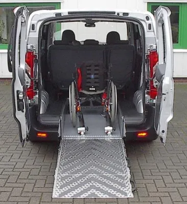 Bild: Citroen Jumpy, Fiat Scudo und Peugeot Expert umgerüstet zum Behindertenfahrzeug