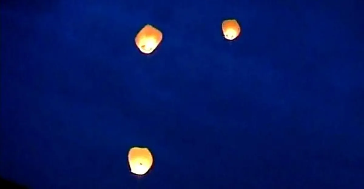 Himmelslaternen (Ausschnitt aus einem YouTube-Video)