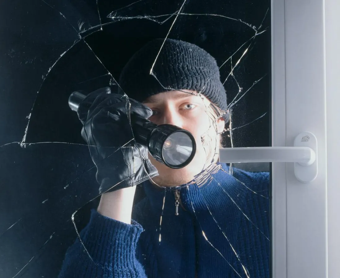Einbrecher kennen die Sicherheitslücken bei Häusern und Wohnungen meist genau. Foto: Initiative