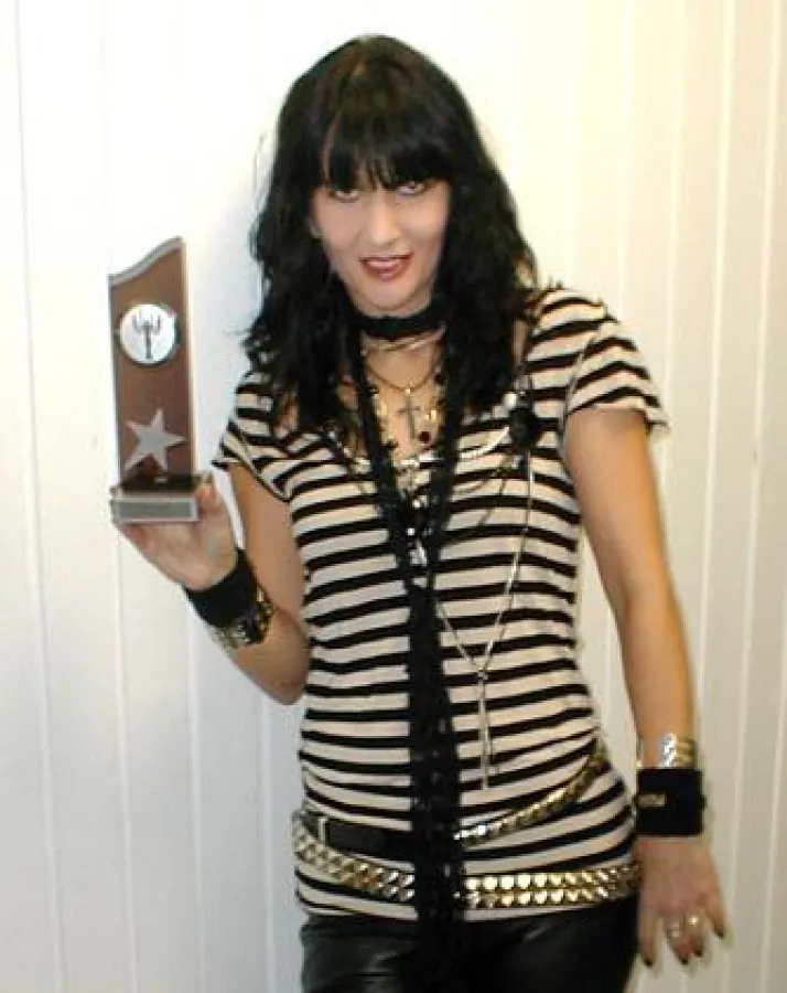 Pop-Sängerin CARINA ? Jetzt ausgezeichnet als beste Imitatorin, NENA-Double