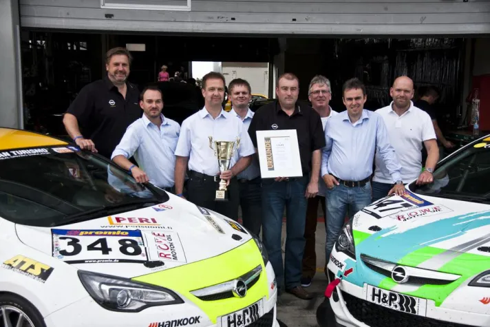 Bild: Rennspaß pur bei der OPEL Siegercupehrung 2014