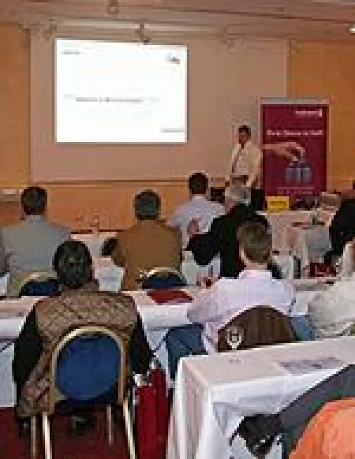 Konzentrierte Arbeitsatmosphäre bei der Roadshow von Funkwerk Enterprise Communications