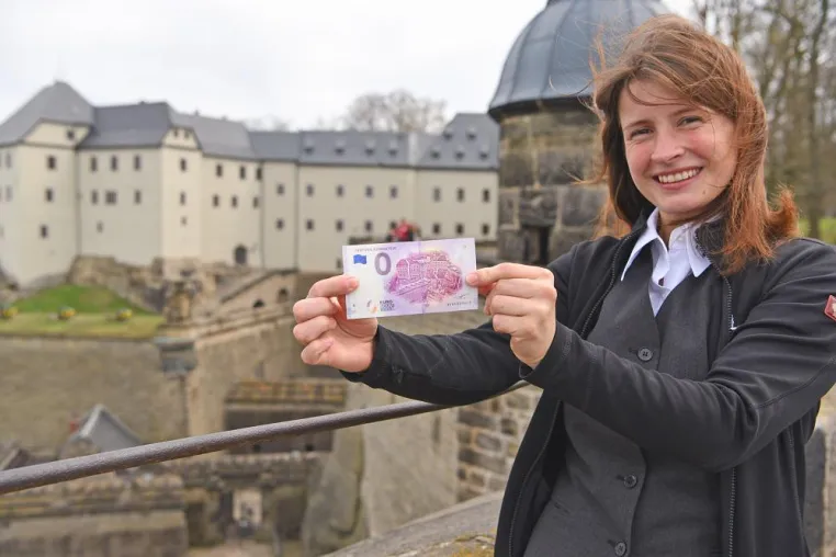 Für Sammler und kleine Entdecker: Festung Königstein gestaltet neue Festungssouvenirs Bild: Für Sammler und kleine Entdecker: Festung Königstein gestaltet neue Festungssouvenirs