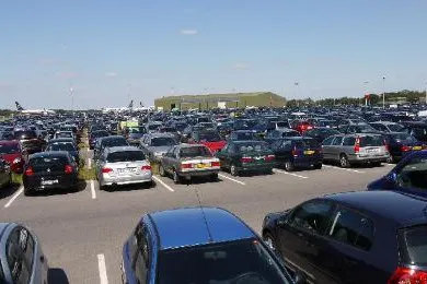 Bild: Airparks Parken am Flughafen Köln. Tarifschätzung und Preise.