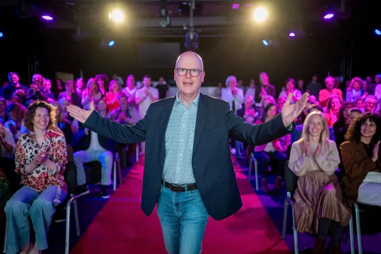 Burkhard Knipschild begeistert mit Botschaft über die Kraft des Unterbewusstseins. Bild: Burkhard Knipschild begeistert mit Botschaft über die Kraft des Unterbewusstseins.