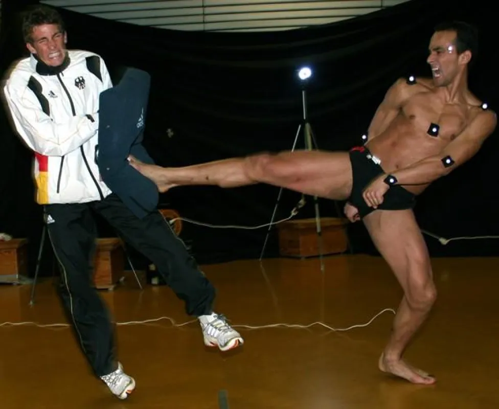 Alberto Celestrin (re.) mit dem Olympiafünften Daniel Manz(li.), bei einer biomechanischen Analyse
