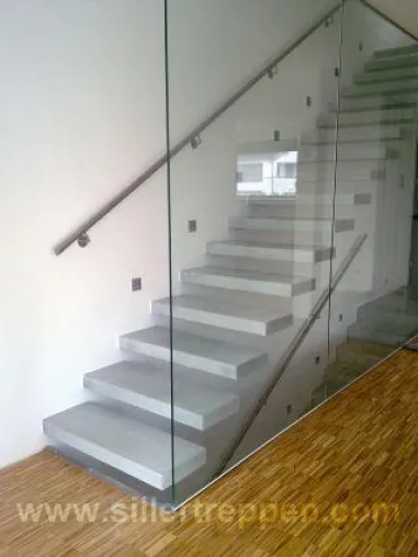 Selbsttragende Betontreppe mit "High-Tech" Betonmischung Bild: Selbsttragende Betontreppe mit "High-Tech" Betonmischung
