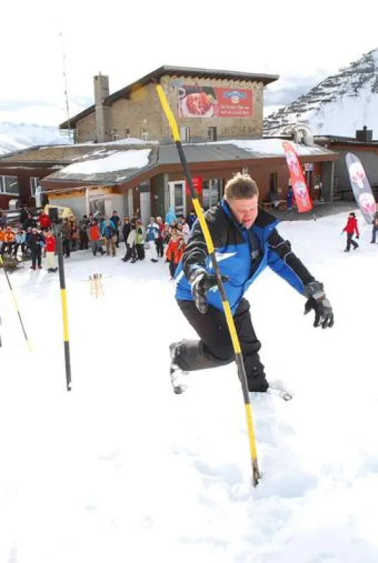 Riesengaudi: Slalom ohne Ski beim Donau 3FM Skiopening in Davos