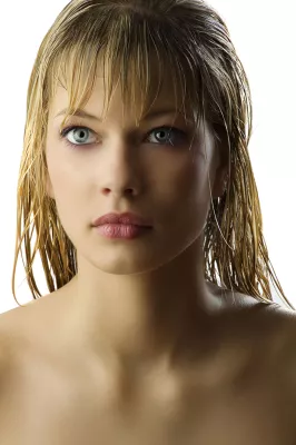 "Wet-Look": Die angesagteste Frisur des Sommers zum Nachstylen Bild: "Wet-Look": Die angesagteste Frisur des Sommers zum Nachstylen