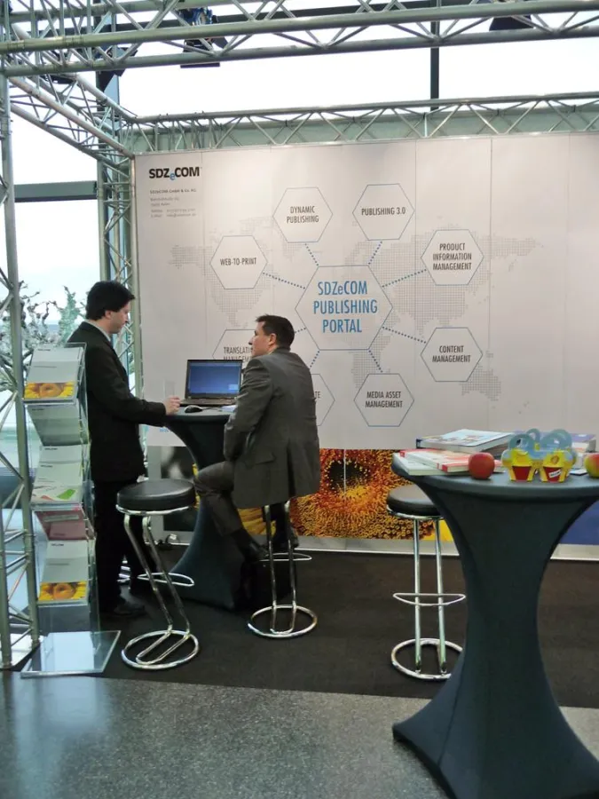 Ganz im Zeichen des Publishing Portals ? der Neuheit von SDZeCOM GmbH & Co. KG - präsentierte sich der IT- und Medienspezialist auf der diesjährigen PROKOM. Vor Ort hatten Interessenten die Möglichkei
